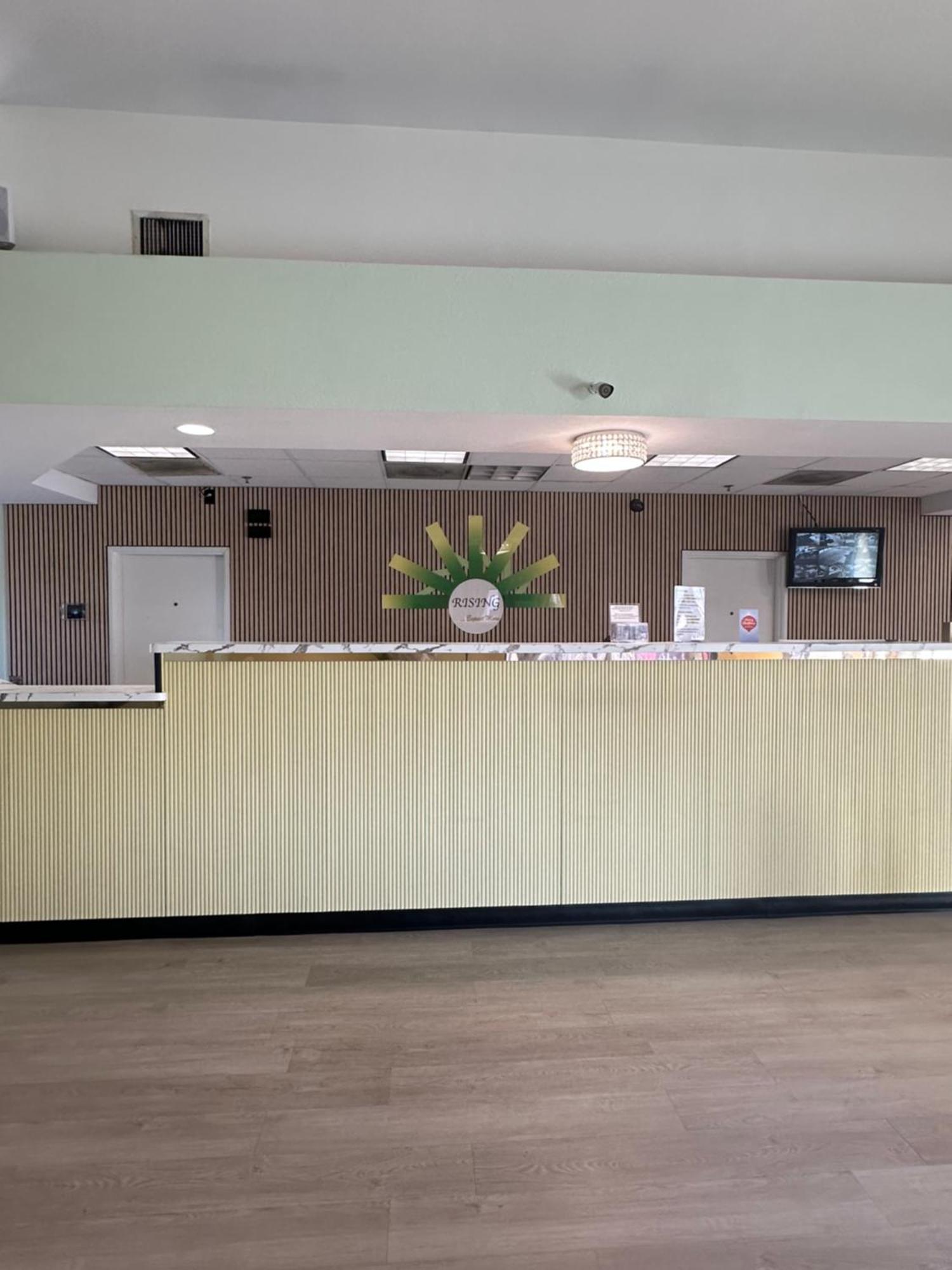 Hotel Rising Phoenix Buitenkant foto