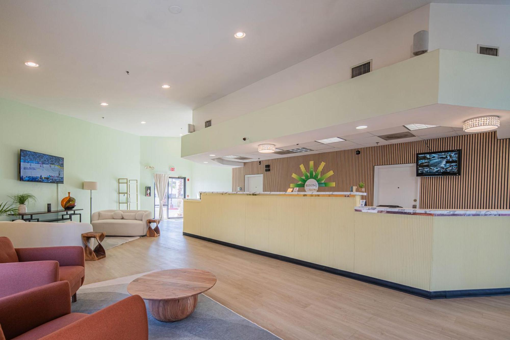 Hotel Rising Phoenix Buitenkant foto